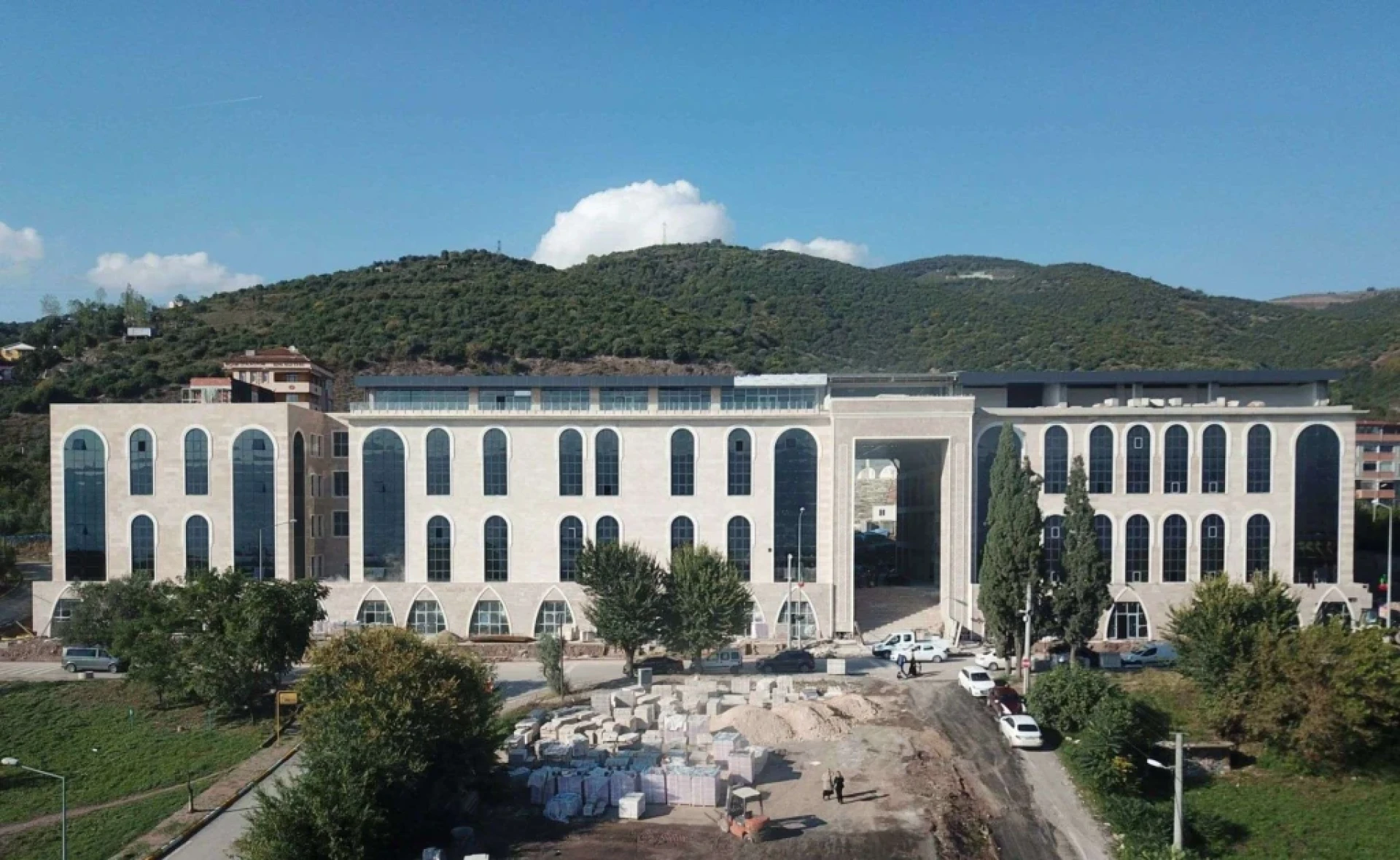 High-Standard Public Investments, Modern Health and Education Campus Construction
