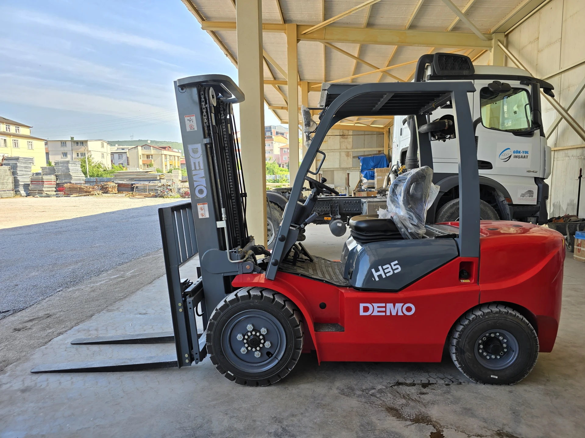 Forklift 